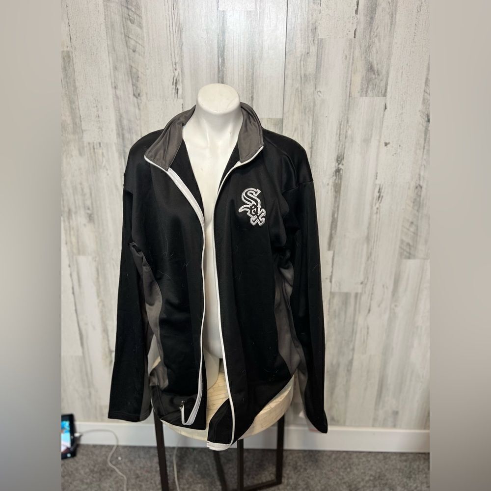 White Sox zip up